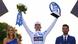 Florian Lipowitz feiert auf dem Podium, nachdem er bei der Tour de France den Preis für das weiße Trikot gewonnen hat Florian Lipowitz feiert auf dem Podium, nachdem er bei der Tour de France den Preis für das weiße Trikot gewonnen hat
