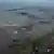 Vista aérea de Sewero-Kurilsk após água invadir porto da cidade