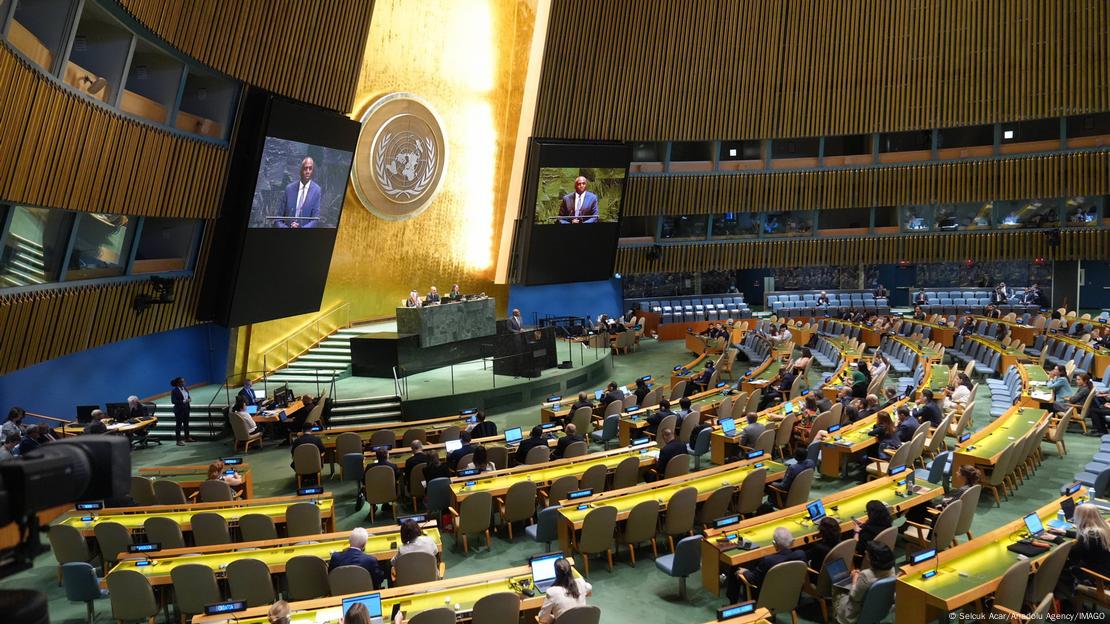 Vista general de la sala mientras el ministro de Exteriores del Reino Unido, David Lammy, habla en la Conferencia Internacional de Alto Nivel sobre la perspectiva de una solución de dos Estados para el conflicto israeló-palestino, en la sede de las Naciones Unidas en Nueva York.