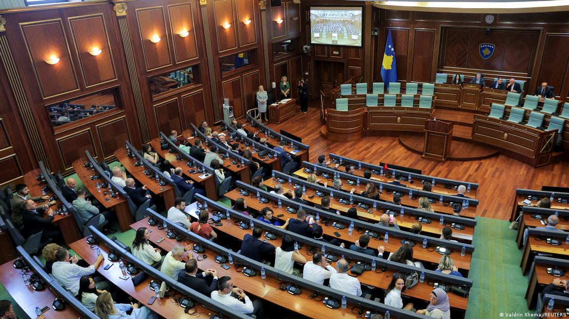 Deputetë të mbledhur për të konstituar Kuvendin e Kosovës