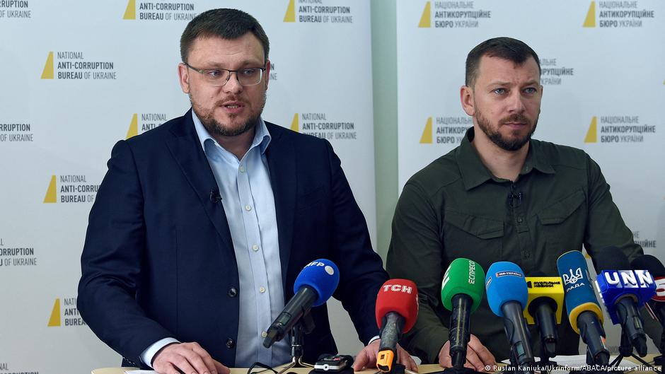 НАБУ і САП викрили нардепів на хабарях за голосування – DW – 27.12.2025