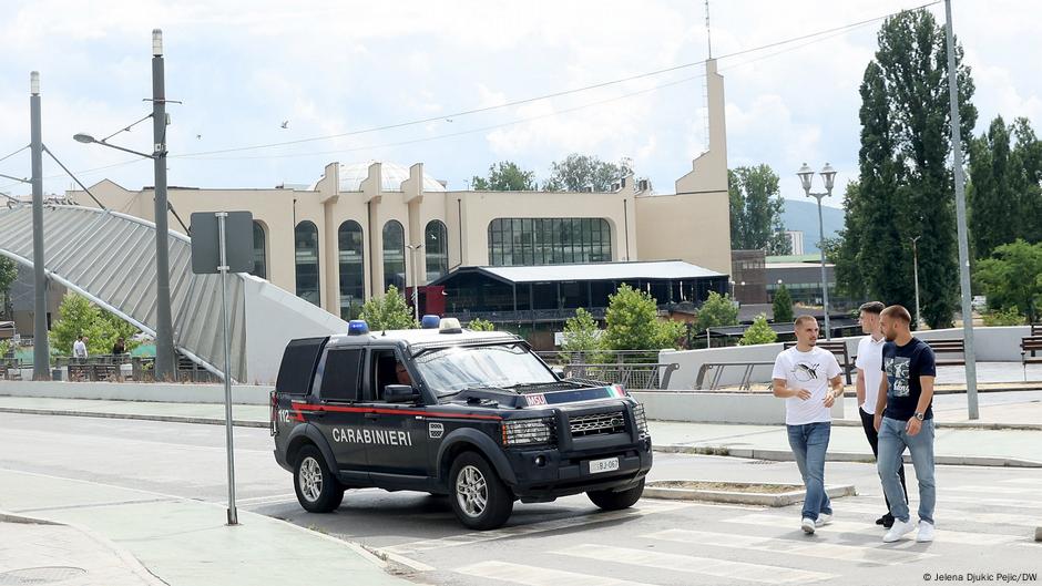 Glavni most na Ibru i dalje je blokiran, a njega i dalje čuvaju italijanski karabinjeri