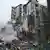 Edificio en ruinas tras ataque con misiles rusos en Kiev.
