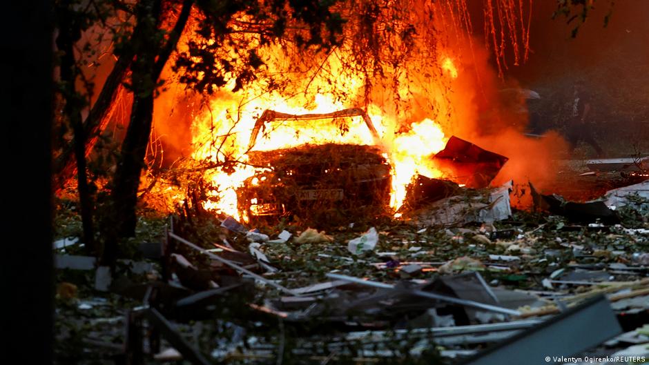 Ucrania bombardea objetivos militares y energéticos en Rusia – DW – 03/08/2025