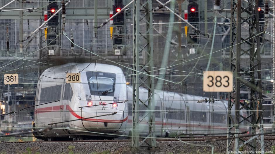 Voz na Glavnoj železničkoj stanicu u Frankfurtu na Majni