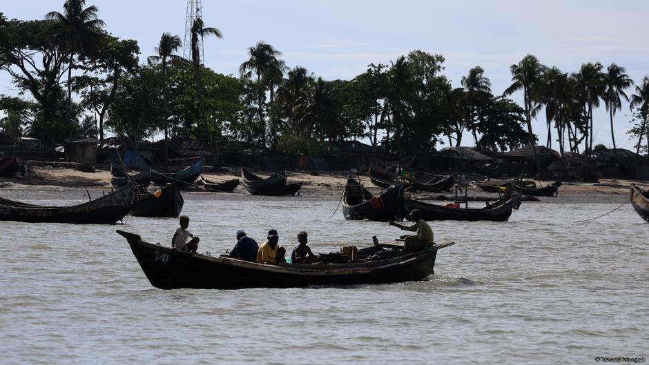 Bangladesh fishermen caught in Myanmar tensions face danger