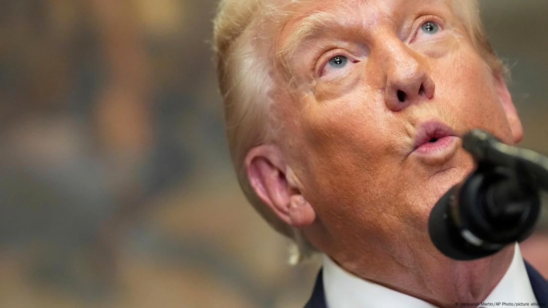 USA Washington D.C. 2025 | Donald Trump unterzeichnet Dekret zur Wiedereinführung des Presidential Fitness Tests USA Washington D.C. 2025 | Donald Trump unterzeichnet Dekret zur Wiedereinführung des Presidential Fitness Tests