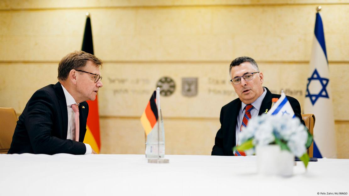 Wadephul y Saar hablando en Jerusalén. Wadephul y Saar hablando en Jerusalén.