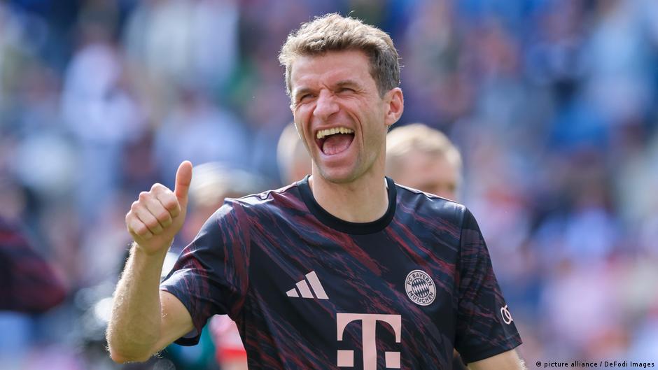 Thomas Müller unterschreibt Vertrag in Vancouver