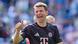 Thomas Müller im Trikot des FC Bayern München lacht und hebt den Daumen Thomas Müller im Trikot des FC Bayern München lacht und hebt den Daumen
