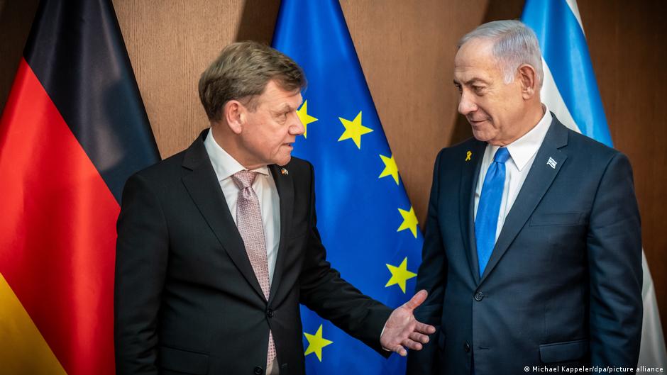 Vadeful (levo) sa izraelskim premijerom Benjaminom Netanjahuom: nema „prisilne solidarnosti“ sa Izraelom