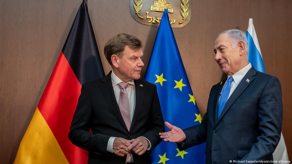 Nemački ministar spoljnih poslova Johan Vadeful (levo) sa izraelskim premijerom Benjaminom Netanjahuom u Jerusalimu (u maju 2025.)