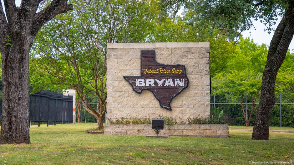Epstein associate Ghislaine Maxwell moved to Texas prison – DW – 08/02/2025