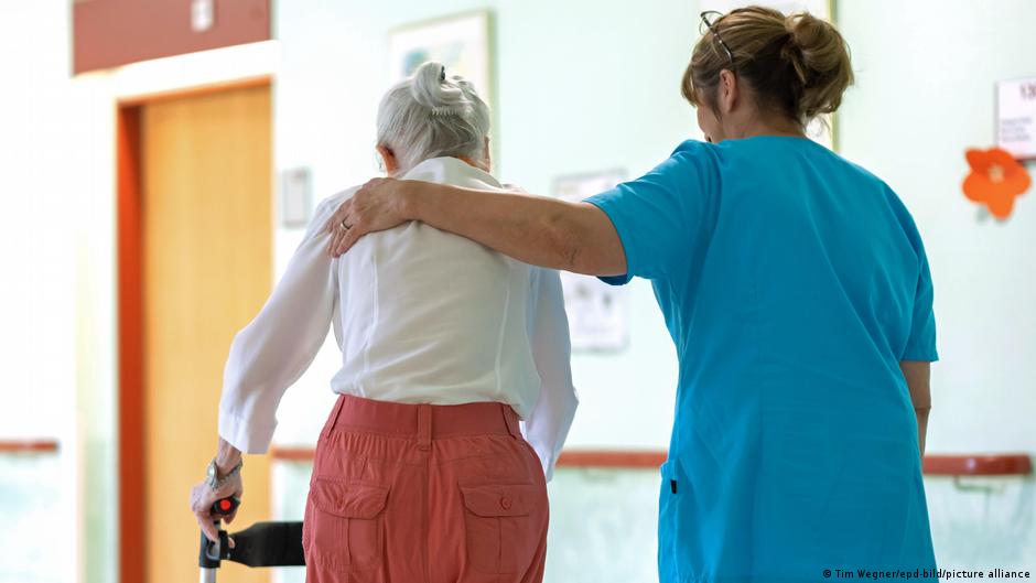Cuidado asistencial en Alemania está «al borde del colapso» – DW – 05/08/2025