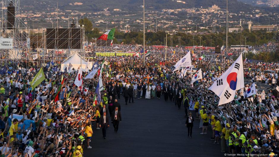 León XIV celebra el Jubileo con cientos de miles de jóvenes – DW – 03/08/2025