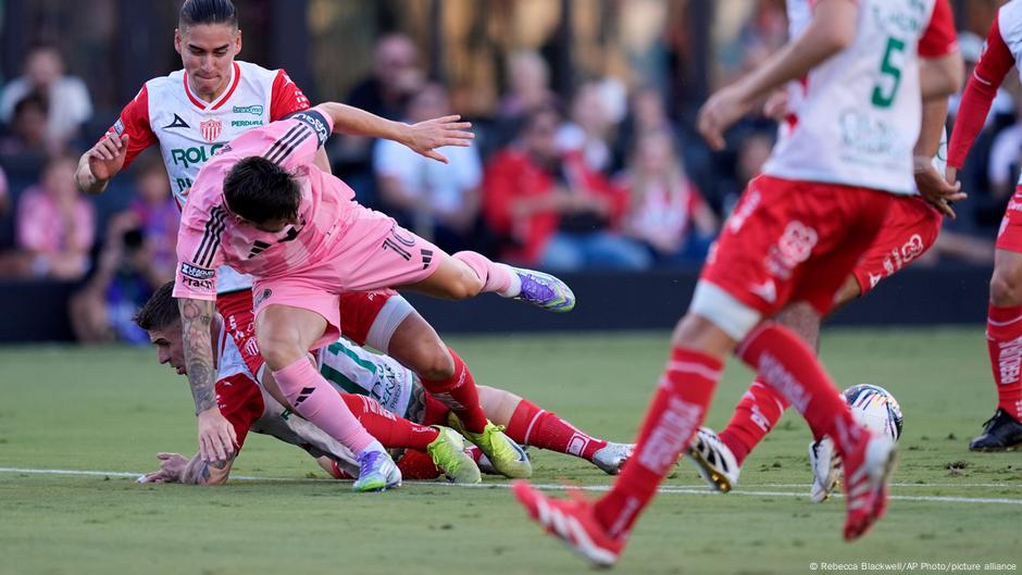 Messi exits Inter Miami match early with hamstring injury