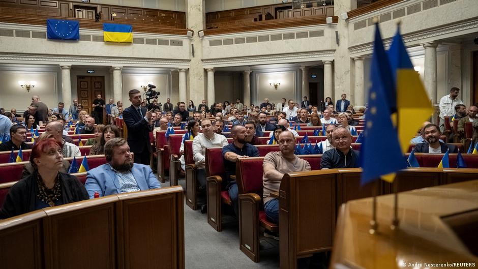 Звільнення Галущенка і Гринчук: у Раді заблокували трибуну