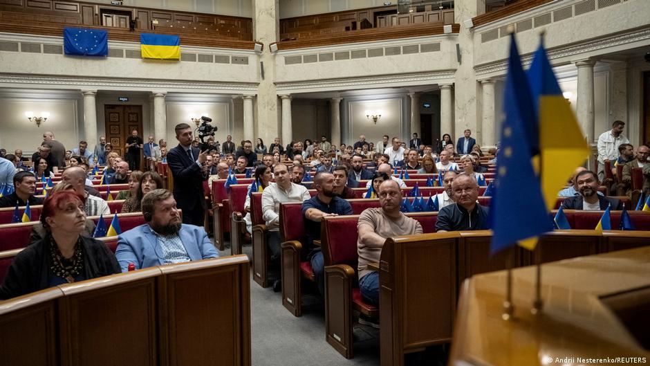 Рада не змогла відсторонити Безуглу від засідань