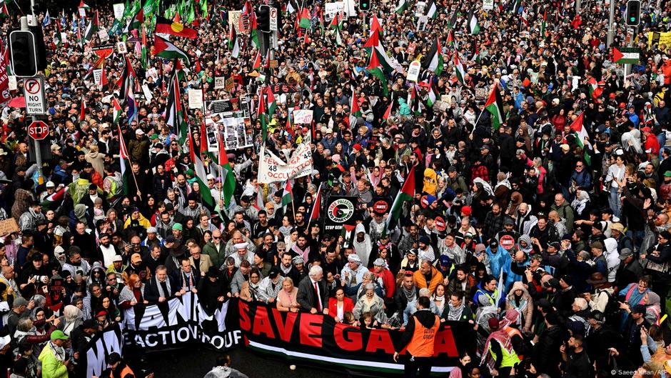 Assange encabeza marcha a favor de Palestina en Sídney – DW – 03/08/2025