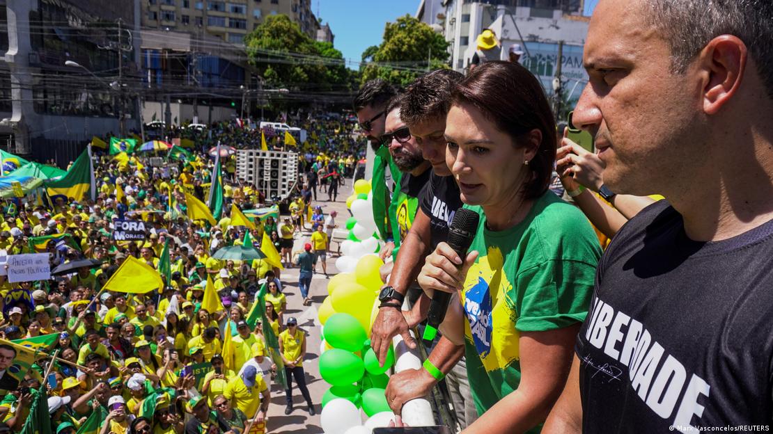 Michelle Bolsonaro, esposa del exmandatario, asistió a la marcha en Belem.