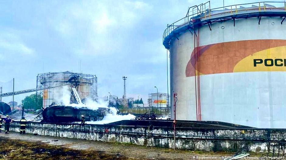 Дрони уразили вночі дивізіон ППО, нафтобазу і два заводи у РФ - ЗМІ