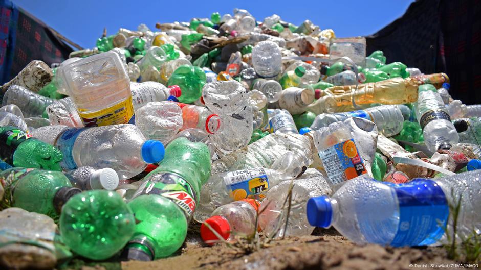 „Potrzebne wiążące cele”. Prasa o konferencji ws. plastiku