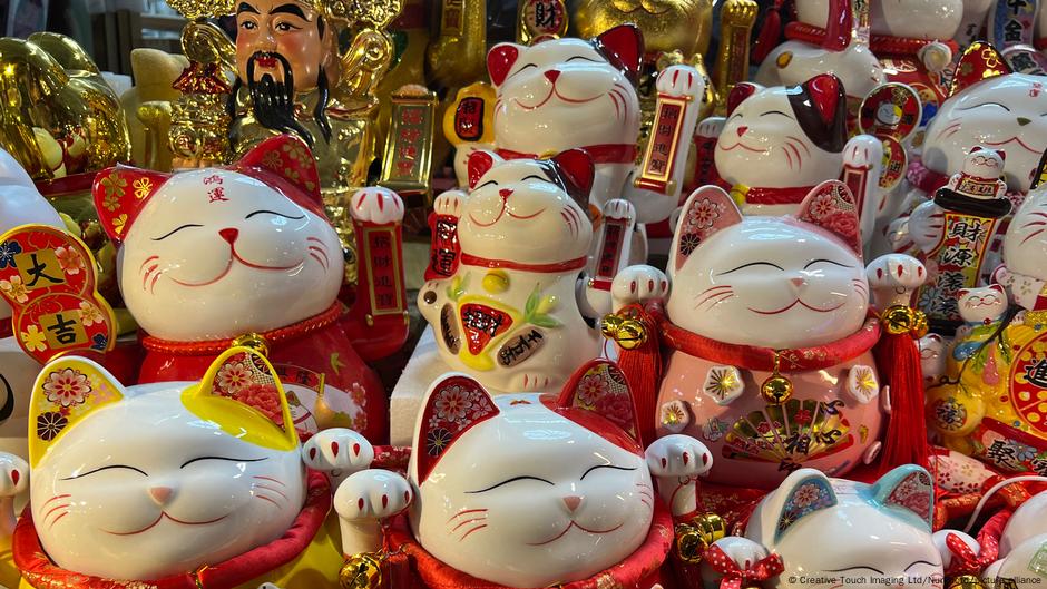 Maneki-Neko, japanska „mačka koja maše“