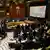Los asistentes guardan un minuto de silencio durante una reunión ministerial de alto nivel sobre una solución de dos Estados para Israel y los palestinos.