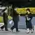 Varias personas colocaron ofrendas en Hiroshima el miércoles (06.08.2025), en memoria de las víctimas del bombardeo atómico de Estados Unidos spbre esa ciudad y Nagasaki, hace 80 años.