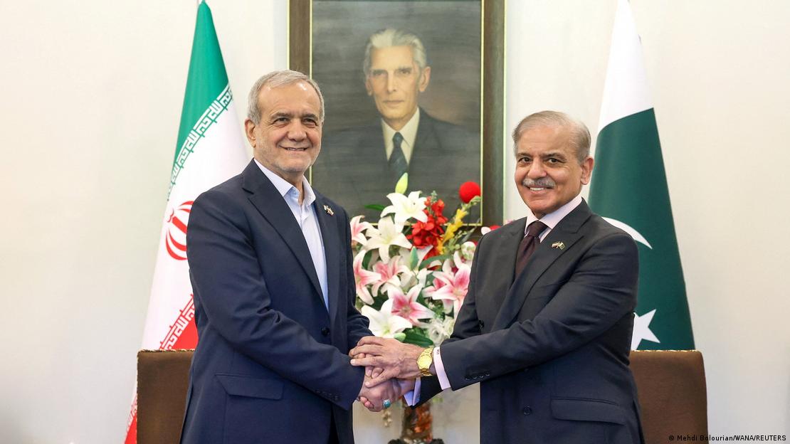 پاکستانی وزیر اعظم ایرانی ِصدر کے ساتھ پاکستانی وزیر اعظم ایرانی ِصدر کے ساتھ