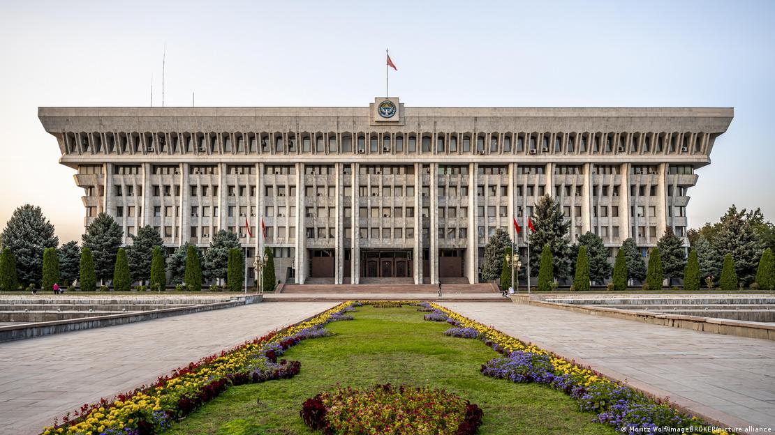 Белый дом в Бишкеке Белый дом в Бишкеке