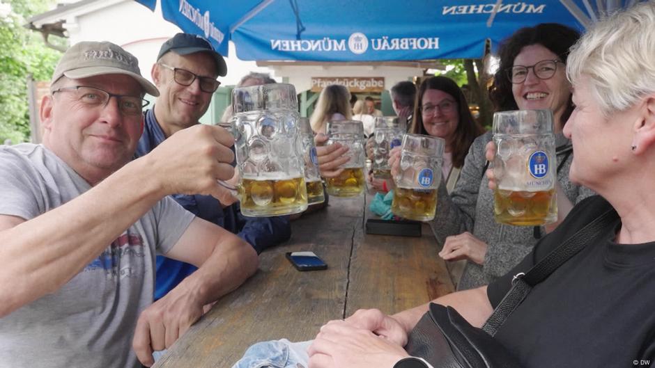 ¿Las cervecerías al aire libre son típicas de Baviera? – DW – 08/08/2025