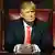 USA 2008 | Donald Trump in der TV-Show The Celebrity Apprentice. Er trägt eine rote Krawatte und einen blauen Anzug