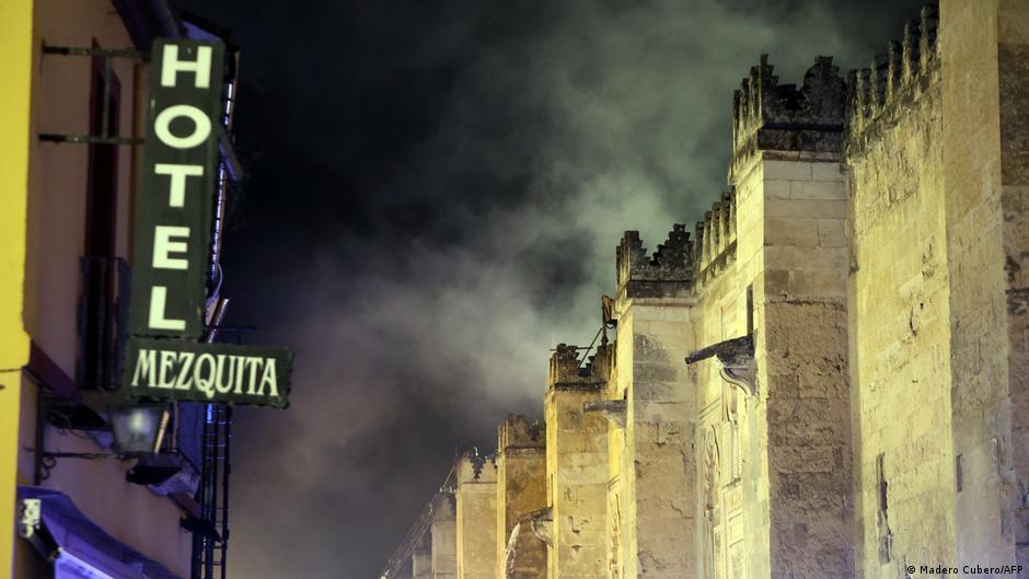 Famosa mezquita-catedral de Córdoba, a salvo tras incendio – DW – 09/08/2025