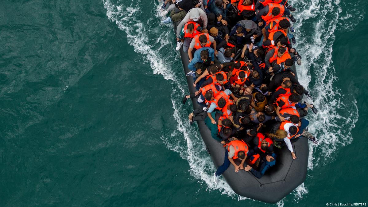 UK announces asylum policy 'overhaul' to cut refugee numbers – DW –  11/16/2025