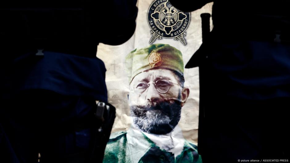 Draža Mihailović (1893–1946) bio je jugoslovenski srpski general tokom Drugog svetskog rata. Nepokolebljivi rojalista, povukao se u planine kod Beograda kada su Nemci u aprilu 1941. okupirali Jugoslaviju i tamo organizovao Četničke odrede. Zbog saradnje sa nacistima komunisti su ga osudili na smrt i streljali.
