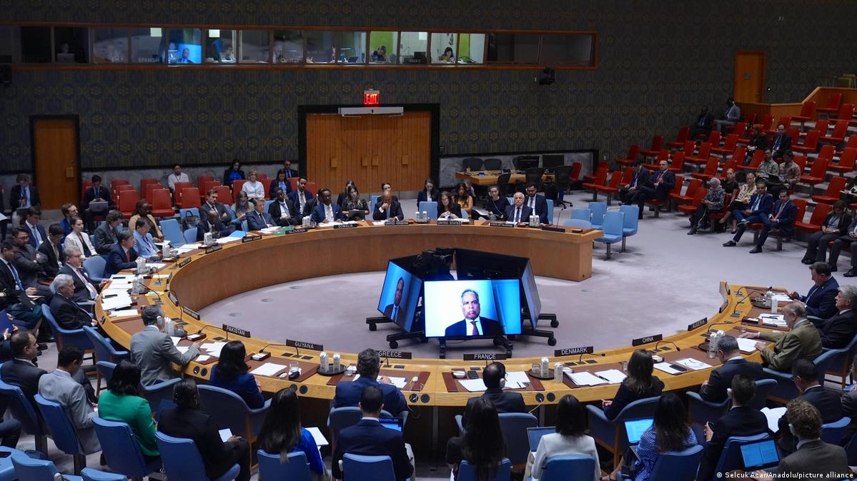 Palestina pide al Consejo de Seguridad "frenar el genocidio" – DW – 10/08/2025