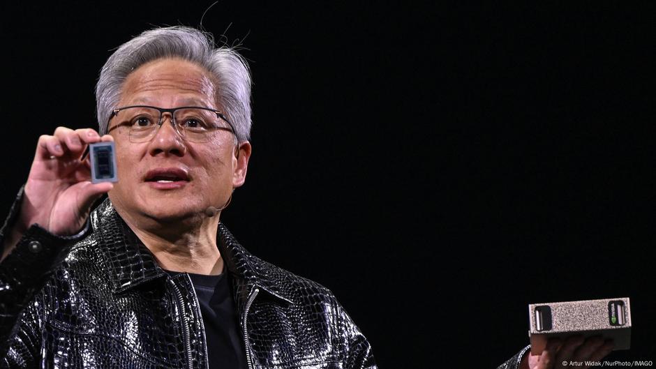 Nvidia, AMD to pay US 15% of AI chip sales to China – DW – 08/11/2025