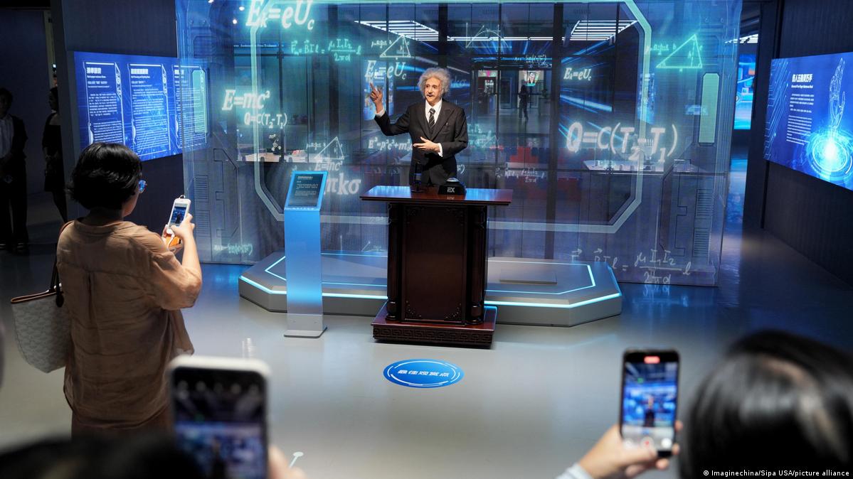 China Peking 2025 | Weltweit erster 4S Store für verkörperte KI-Roboter 德语媒体:AI竞争中,中国不会等待