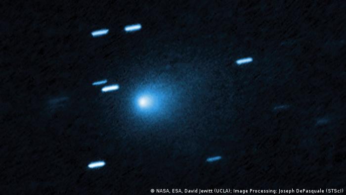 Le télescope spatial Hubble a capturé la comète interstellaire 3I/ATLAS sous la forme d'un cocon de poussière bleu vif.