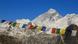 Gebetsfahnen am Gokyo Peak mit Blick auf den Mount Everest Gebetsfahnen am Gokyo Peak mit Blick auf den Mount Everest