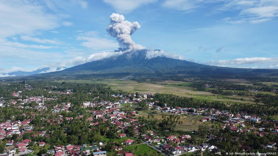 Sismo de magnitud 5,8 deja 29 heridos en islas de Indonesa – DW – 17/08/2025