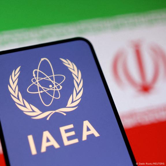 توقیف محموله نظامی پیشرفته ایران به مقصد حوثی‌ها در یمن – DW ...