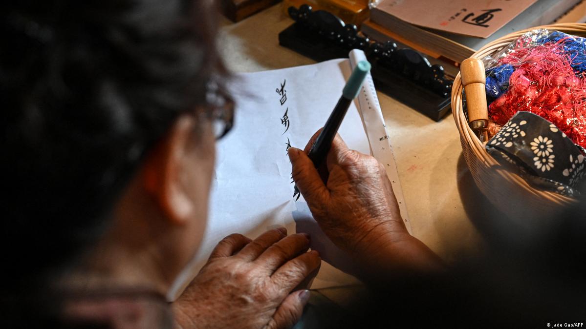 Woman's Script China: A women-only secret script returns as symbol of strength