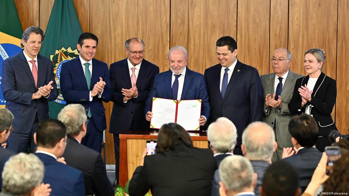 Lula anunciando medidas para mitigar efeitos do tarifaço de Trump