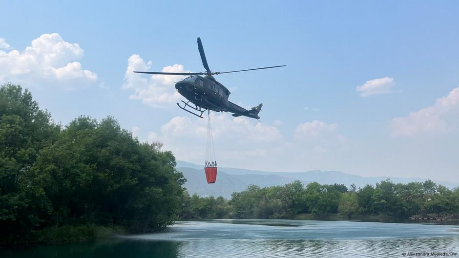Helikopter u akciji gašenja požara