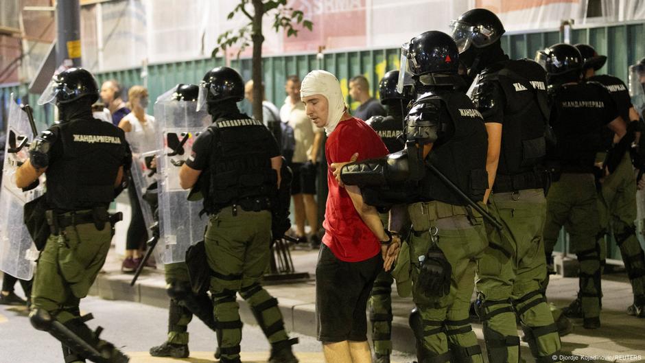 Beograd, 13. 08.2025. - Privođenje demonstranta