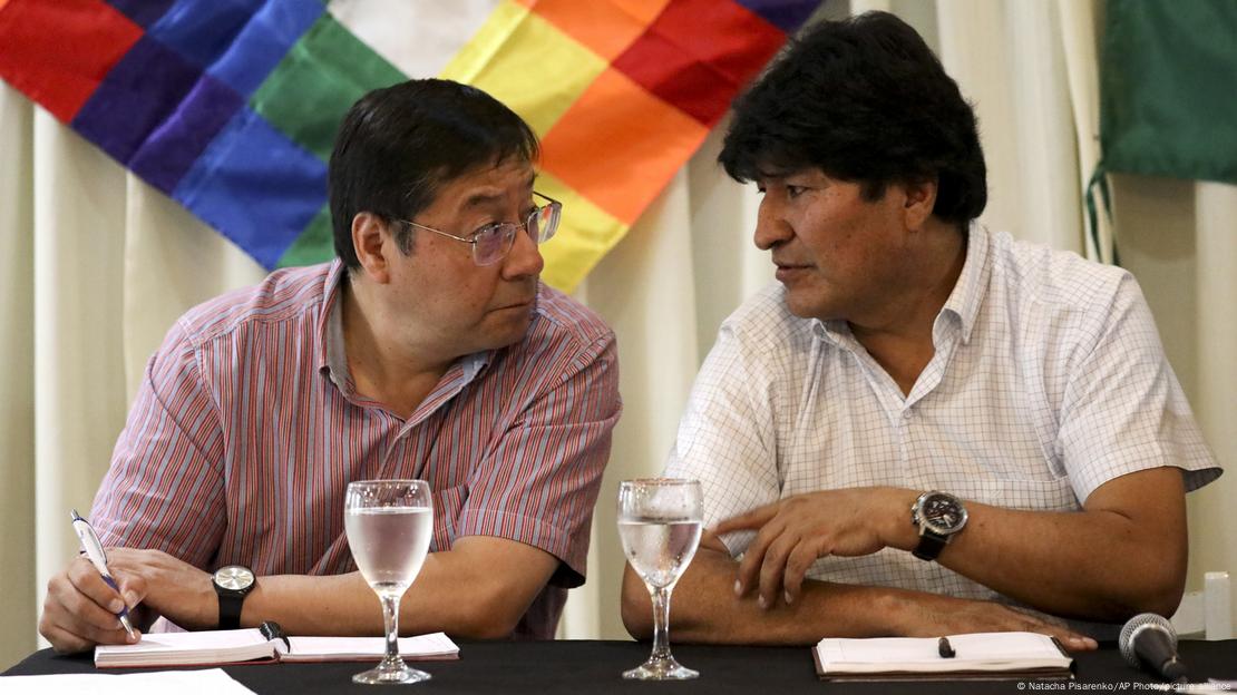Luis Arce y Evo Morales se miran durante una reunión en Buenos Aires. Luis Arce y Evo Morales se miran durante una reunión en Buenos Aires.