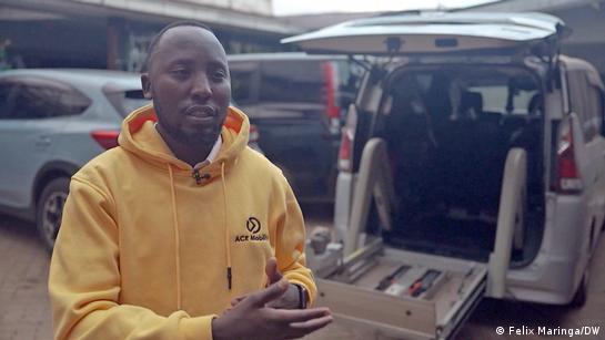 Men uning hammomda yuvinishini kuzatdim.