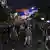Opositores al Gobierno marchan durante una protesta en Belgrado, la capital serbia, la noche de este jueves. (14.08.2025)